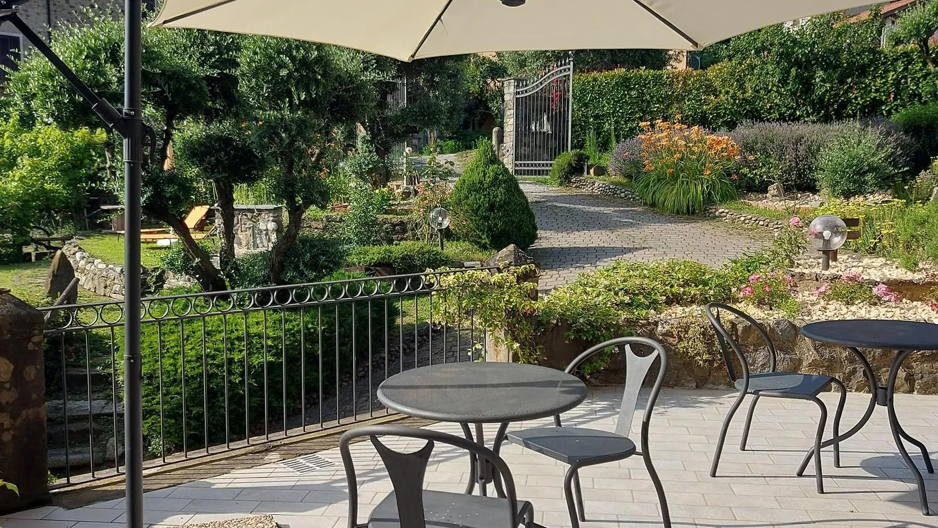 Al Vecchio Lavatoio Hotel Colle Brianza 0*,  Italy